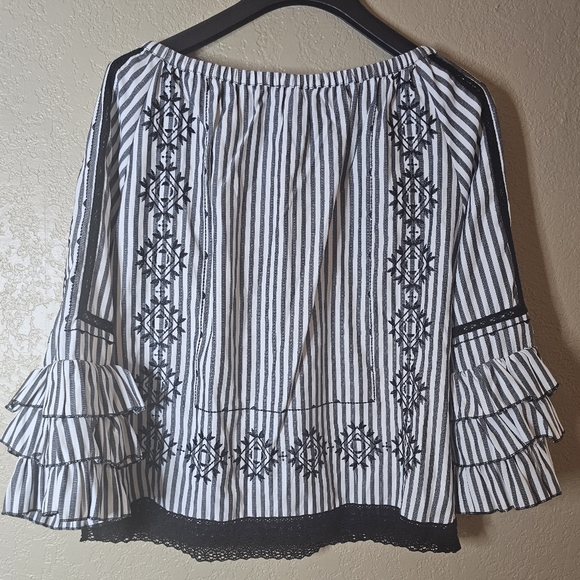 SHARON Young Top Womens Size Medium Floral Embroidery Flared Sleeve Boho - Picture 6 of 6